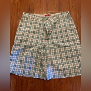 Size 34 Izod shorts